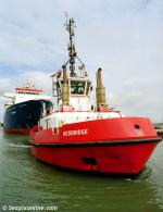 ID 8360 REDBRIDGE (1995/399grt/IMO 9116888. Renamed ADSTEAM REDBRIDGE in 2005, SVITZER REDBRIDGE in 2008) tows the roro vessel SEAHAWK (1977/10171grt/IMO 7383451, ex-CETAM VICTORIAE. Renamed AEGEAN SUN,...